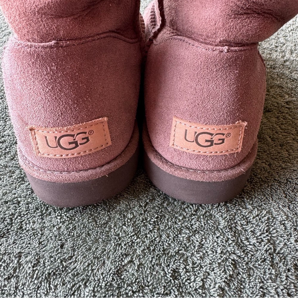 UGG Women's Gray Suede Boots Size 8 - Picture 5 of 8